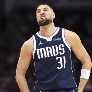 世界杯比赛直播地址-手感冰凉！克莱出战22分钟8中1仅得5分2板2助 三分6中1